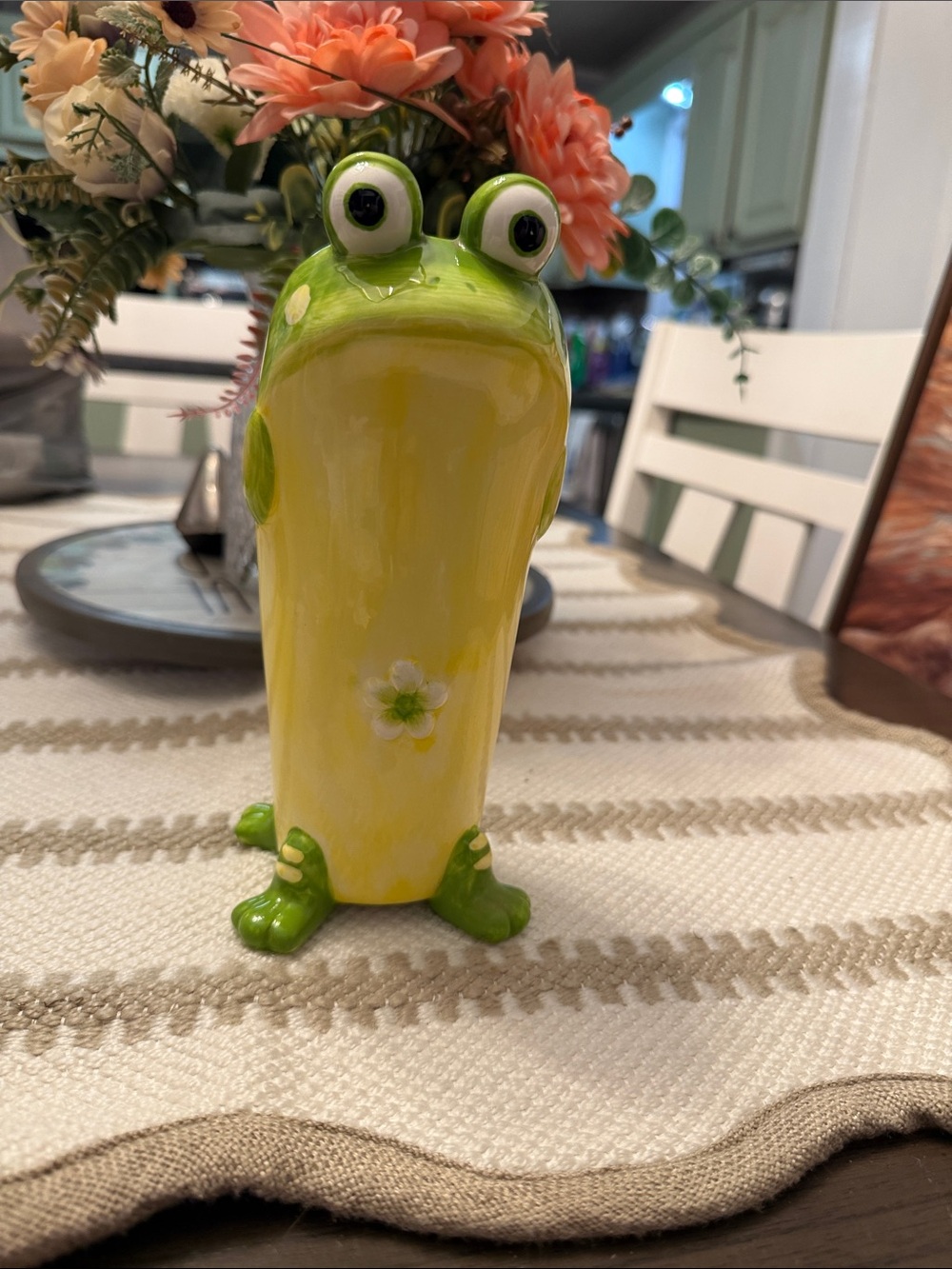 2005 Burton and Burton Toby the Toad vase